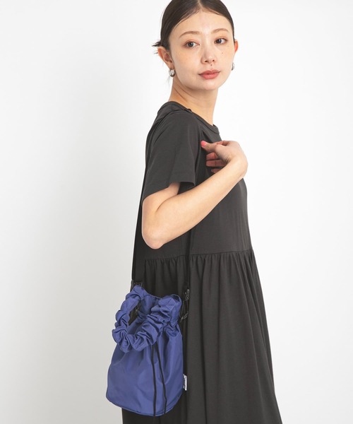 Drifter（ドリフター）の「DRIFTER　ギャザーハンドルポーチバッグ（ショルダーバッグ・レディース・ブルー/ブラック・ONE）」の4枚目の写真