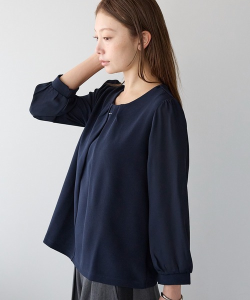 RIRIYANO(リリヤーノ)の「シアー袖ジョーゼットブラウス(ビジネスシャツ・レディース・ネイビー/ブラック/オフホワイト・SMALL/MEDIUM/XX-LARGE/X-LARGE/LARGE)」の3枚目の写真