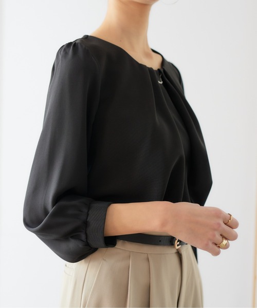 RIRIYANO(リリヤーノ)の「シアー袖ジョーゼットブラウス(ビジネスシャツ・レディース・ネイビー/ブラック/オフホワイト・SMALL/MEDIUM/XX-LARGE/X-LARGE/LARGE)」の5枚目の写真
