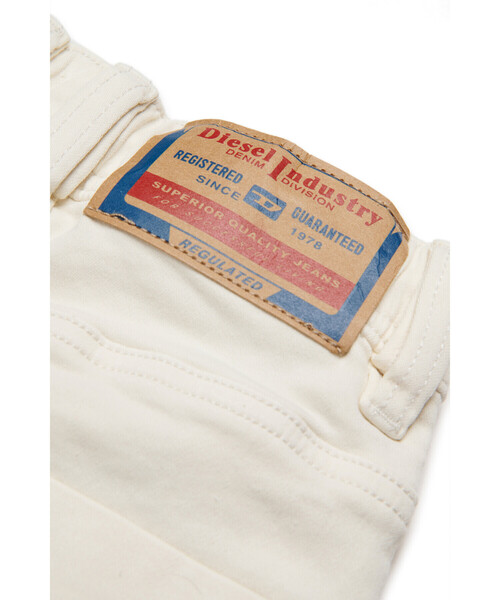 DIESEL（ディーゼル）の「キッズ ショート ジョグジーンズ KROOLEY-NE-J SH JJJ（デニムパンツ・キッズ・グレー/オフホワイト・10Y/14Y/12Y/16Y/4Y/6Y/8Y）」の10枚目の写真