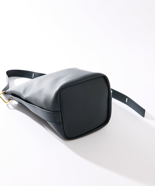 un dix cors（アンディコール）の「【cache cache(カシュカシュ)】シボフェイクレザーソフトホーボーバッグ（ショルダーバッグ・レディース・ブラック/ベージュ・FREE）」の6枚目の写真