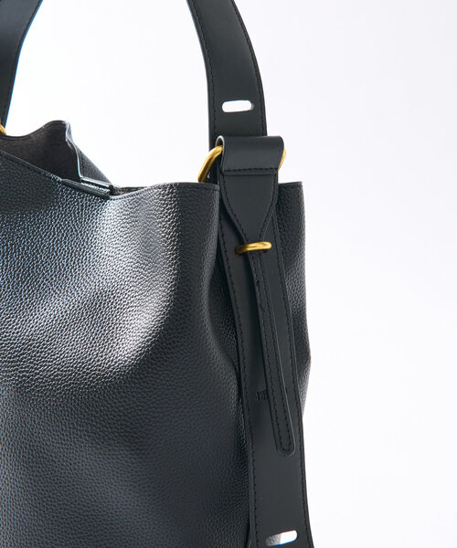 un dix cors（アンディコール）の「【cache cache(カシュカシュ)】シボフェイクレザーソフトホーボーバッグ（ショルダーバッグ・レディース・ブラック/ベージュ・FREE）」の5枚目の写真