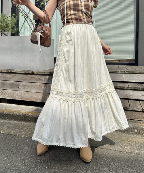 Loueme(ルエム)の「フラワー刺繍スカラップレーススカート(スカート・レディース・アイボリー/ブラック/ホワイト・FREE)」の2枚目の写真
