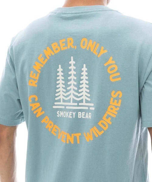 ELEMENT(エレメント)の「ELEMENT メンズ SBXE REMEMBER SS Tシャツ 【2025年春夏モデル】/エレメントSMOKEY BEARコラボ半袖Tシャツ(Tシャツ/カットソー・メンズ・ブルー系その他・X-LARGE/LARGE/MEDIUM)」の4枚目の写真