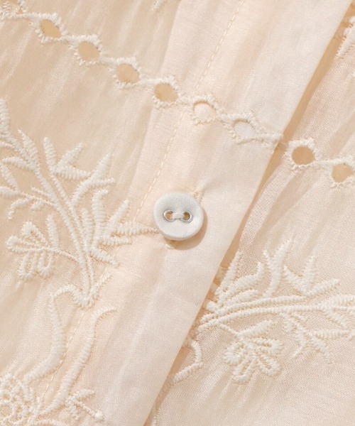 flower（フラワー）の「ノスタルジーエンブロイダリーブラウス（シャツ/ブラウス・レディース・コーラルピンク/ホワイト・FREE）」の19枚目の写真