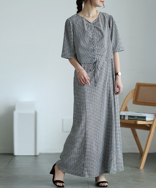 GOLDJAPAN(ゴールドジャパン)の「前後2wayシャーリングクロップドブラウス&キャミワンピース2点セット【大きいサイズ対応】(ワンピース・レディース・ブラック/ブラック×ホワイト・5L/LL/3L/4L)」の2枚目の写真