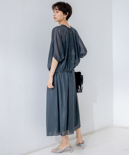 23区 L(ニジュウサンクオオキイサイズ)の「【洗える】ソフトシアーフィルム コンパクト ブラウス(シャツ/ブラウス・レディース・ベージュ系/ライトオレンジ系/ブラック系/ダークグリーン系・44/46)」の12枚目の写真