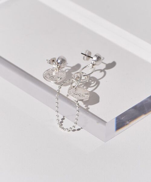 AMERICAN HOLIC(アメリカンホリック)の「コインアシンメトリーピアス(ピアス(両耳用)・レディース・シルバー・FREE)」の2枚目の写真