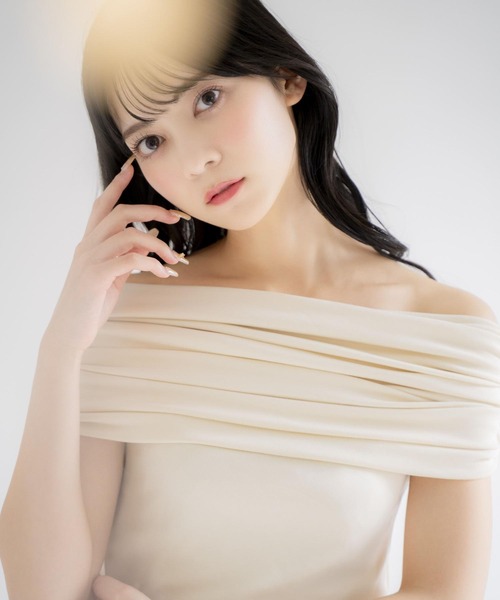 NOELA(ノエラ)の「オフショルドレープカットソー(Tシャツ/カットソー・レディース・オフホワイト/モカ/その他1/ライトグリーン・フリー)」の2枚目の写真