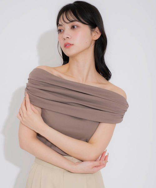 NOELA(ノエラ)の「オフショルドレープカットソー(Tシャツ/カットソー・レディース・オフホワイト/モカ/その他1/ライトグリーン・フリー)」の3枚目の写真