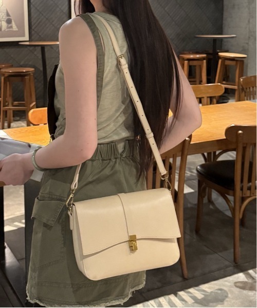 dini FLORENCEショルダーバッグ ダイヤモンドパターン ブラウン セール】ハンドニットフリンジショルダーバッグ（ショルダー