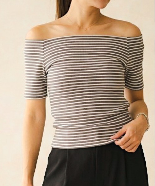 Per sist ence(パーシエンス)の「ボーダーリブオフショルトップス(Tシャツ/カットソー・レディース・アイボリー/ブラック/ブラウン/オフホワイト・FREE)」の4枚目の写真