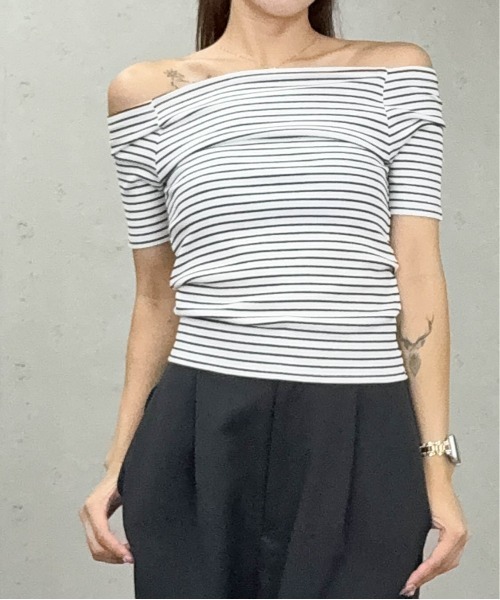 Per sist ence(パーシエンス)の「ボーダーリブオフショルトップス(Tシャツ/カットソー・レディース・アイボリー/ブラック/ブラウン/オフホワイト・FREE)」の5枚目の写真