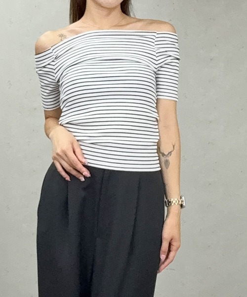 Per sist ence(パーシエンス)の「ボーダーリブオフショルトップス(Tシャツ/カットソー・レディース・アイボリー/ブラック/ブラウン/オフホワイト・FREE)」の6枚目の写真