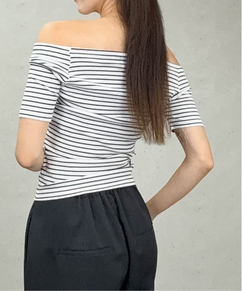 Per sist ence(パーシエンス)の「ボーダーリブオフショルトップス(Tシャツ/カットソー・レディース・アイボリー/ブラック/ブラウン/オフホワイト・FREE)」の8枚目の写真