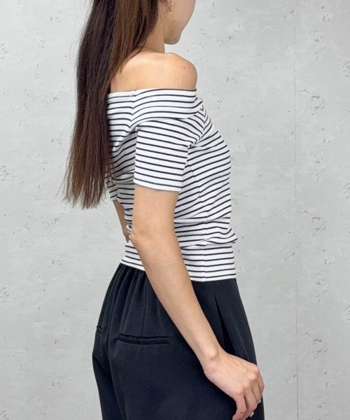 Per sist ence(パーシエンス)の「ボーダーリブオフショルトップス(Tシャツ/カットソー・レディース・アイボリー/ブラック/ブラウン/オフホワイト・FREE)」の19枚目の写真