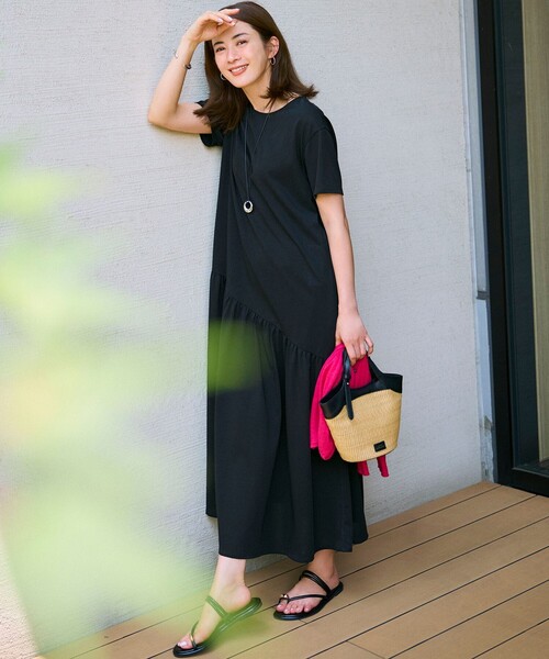 23区（ニジュウサンク）の「【Oggi8月号掲載/接触冷感/洗える】ツイストコットンプレーティング ティアードワンピース（ワンピース・レディース・ブラック系/ブラウン系・38）」の3枚目の写真