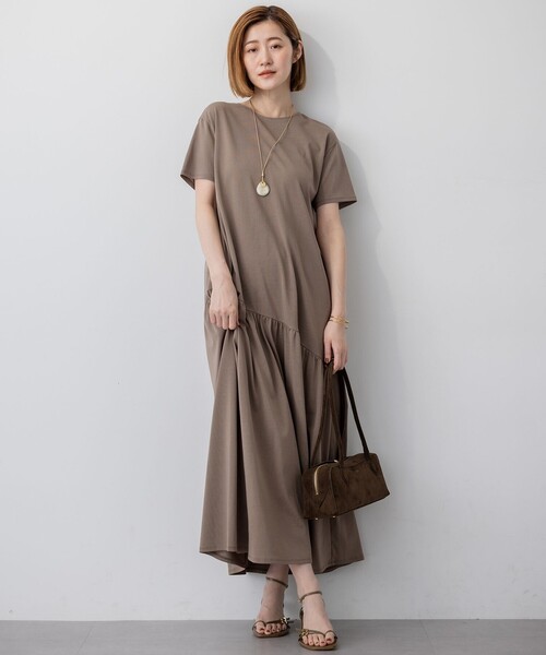 23区（ニジュウサンク）の「【Oggi8月号掲載/接触冷感/洗える】ツイストコットンプレーティング ティアードワンピース（ワンピース・レディース・ブラック系/ブラウン系・38）」の6枚目の写真