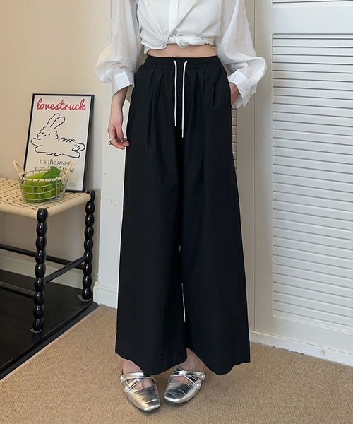 BANICO(バニコ)の「フレアシルエットリラックスパンツ(その他パンツ・レディース・ブルー/ブラック/ライトベージュ・LARGE/MEDIUM/X-LARGE)」の1枚目の写真