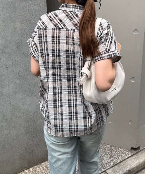 Lui's（ルイス）の「ドロスドチェックシャツ（シャツ/ブラウス・レディース・ベージュ/ネイビー・FREE）」の4枚目の写真