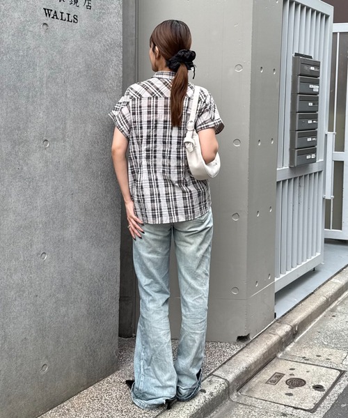 Lui's（ルイス）の「ドロスドチェックシャツ（シャツ/ブラウス・レディース・ベージュ/ネイビー・FREE）」の8枚目の写真