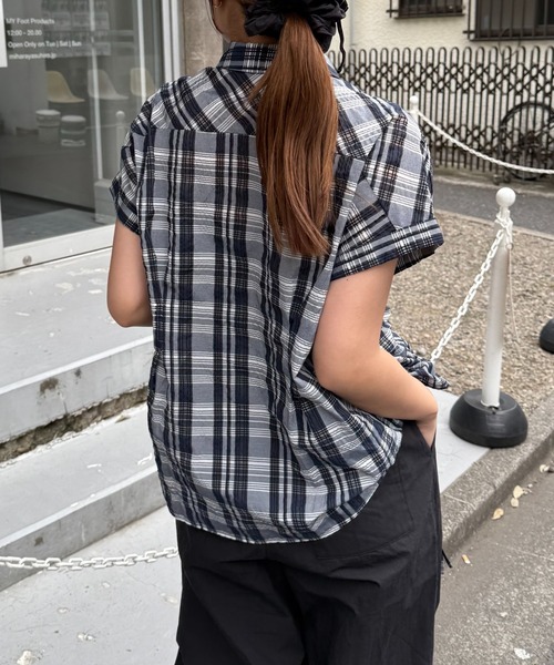 Lui's（ルイス）の「ドロスドチェックシャツ（シャツ/ブラウス・レディース・ベージュ/ネイビー・FREE）」の11枚目の写真