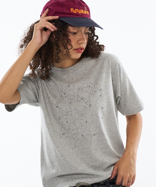 WISH FOR EVER(ウィッシュフォーエバー)の「MAP PRINT SHORT T / マッププリントショートTシャツ(Tシャツ/カットソー・メンズ・バーガンディー/グレー/オフホワイト/ネイビー・X-SMALL/MEDIUM/LARGE)」の1枚目の写真