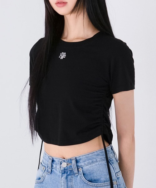 muahmuah（ムーアムーア）の「A'GEM/9 × .kom 『muah muah/ムーアムーア』STRING SILKET LOGO HALF T-SHIRT/ストリング シルケットロゴ半袖Tシャツ（Tシャツ/カットソー・レディース・ホワイト/ブラック・FREE）」の2枚目の写真