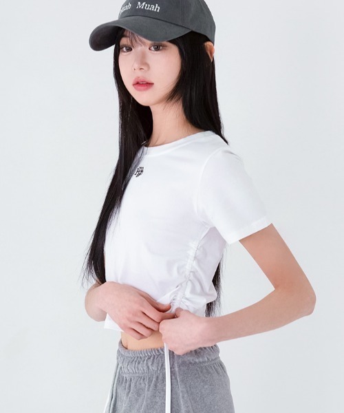muahmuah（ムーアムーア）の「A'GEM/9 × .kom 『muah muah/ムーアムーア』STRING SILKET LOGO HALF T-SHIRT/ストリング シルケットロゴ半袖Tシャツ（Tシャツ/カットソー・レディース・ホワイト/ブラック・FREE）」の3枚目の写真