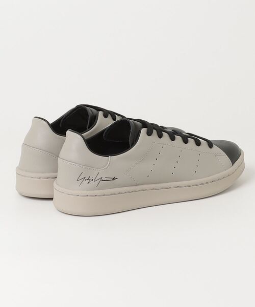 Y-3（ワイスリー）の「Y-3 STAN SMITH（スニーカー・メンズ・ライトブラウン・23.5cm/24.0cm/24.5cm/26.0cm/26.5cm/27.0cm/27.5cm/28.0cm/29.0cm/28.5cm/23.0cm/25.5cm/22.5cm）」の4枚目の写真