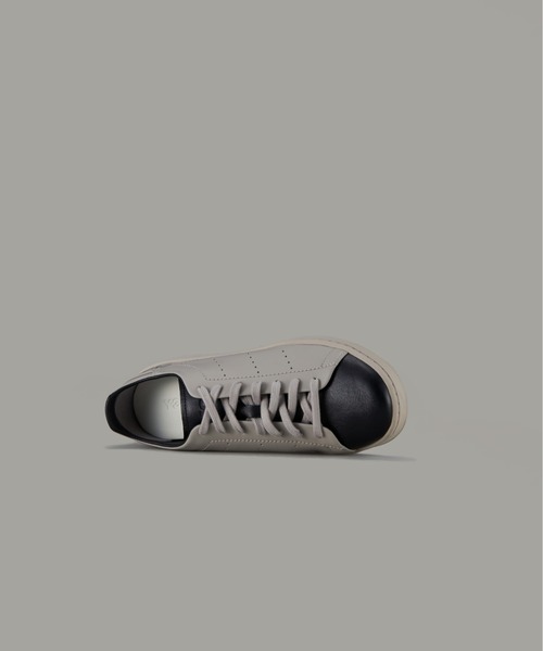 Y-3（ワイスリー）の「Y-3 STAN SMITH（スニーカー・メンズ・ライトブラウン・23.5cm/24.0cm/24.5cm/26.0cm/26.5cm/27.0cm/27.5cm/28.0cm/29.0cm/28.5cm/23.0cm/25.5cm/22.5cm）」の5枚目の写真