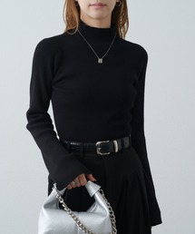 フレアスリーブスリムタートルニット