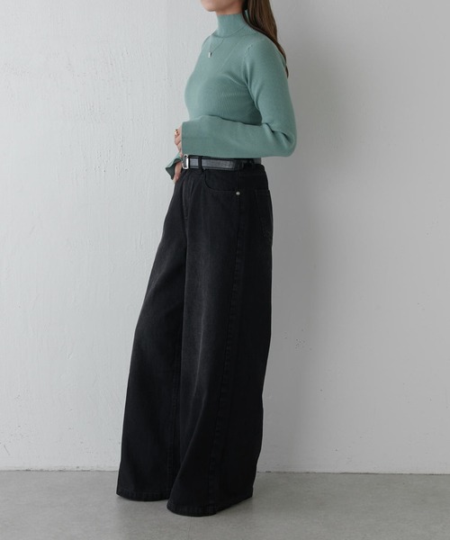 Lui's（ルイス）の「フレアスリーブスリムタートルニット（ニット/セーター・レディース・ブラック/ホワイト/ブルー/グレイッシュベージュ・FREE）」の11枚目の写真