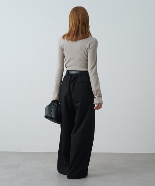 Lui's（ルイス）の「フレアスリーブスリムタートルニット（ニット/セーター・レディース・ブラック/ホワイト/ブルー/グレイッシュベージュ・FREE）」の19枚目の写真