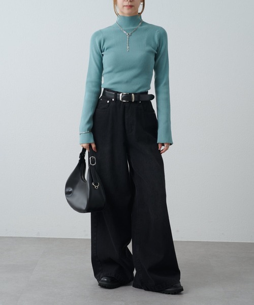 Lui's（ルイス）の「フレアスリーブスリムタートルニット（ニット/セーター・レディース・ブラック/ホワイト/ブルー/グレイッシュベージュ・FREE）」の22枚目の写真