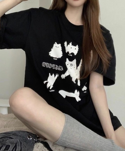 ミポリン【新品・未使用】TシャツXL黒『Langue de chat』プリント セール】黒猫＆犬プリントTシャツ（Tシャツ/カットソー）｜Achic