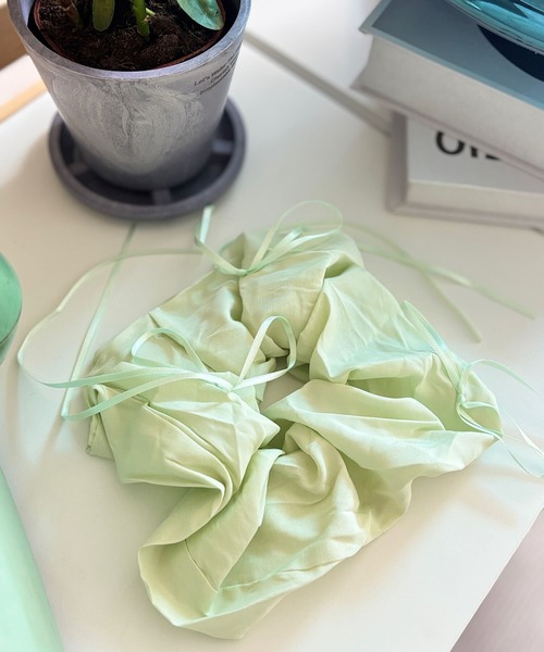 Vini（ヴィニ）の「リボン ボリューム シュシュ（シュシュ・レディース・ブルー/ブラック系その他/オフホワイト/ブラック/ベージュ/ピンク/グリーン/ホワイト系その他/ホワイト・FREE）」の7枚目の写真