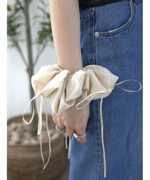 Vini（ヴィニ）の「リボン ボリューム シュシュ（シュシュ・レディース・ブルー/ブラック系その他/オフホワイト/ブラック/ベージュ/ピンク/グリーン/ホワイト系その他/ホワイト・FREE）」の10枚目の写真