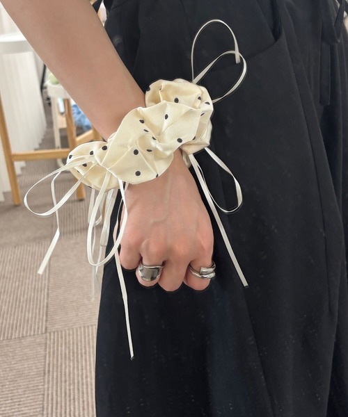 Vini（ヴィニ）の「リボン ボリューム シュシュ（シュシュ・レディース・ブルー/ブラック系その他/オフホワイト/ブラック/ベージュ/ピンク/グリーン/ホワイト系その他/ホワイト・FREE）」の19枚目の写真