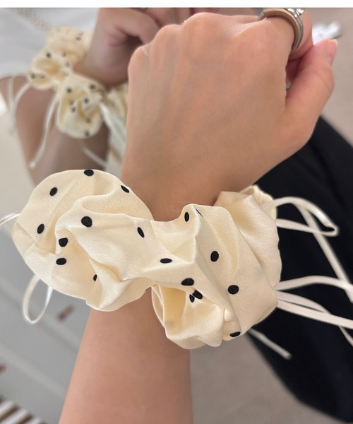 Vini（ヴィニ）の「リボン ボリューム シュシュ（シュシュ・レディース・ブルー/ブラック系その他/オフホワイト/ブラック/ベージュ/ピンク/グリーン/ホワイト系その他/ホワイト・FREE）」の20枚目の写真