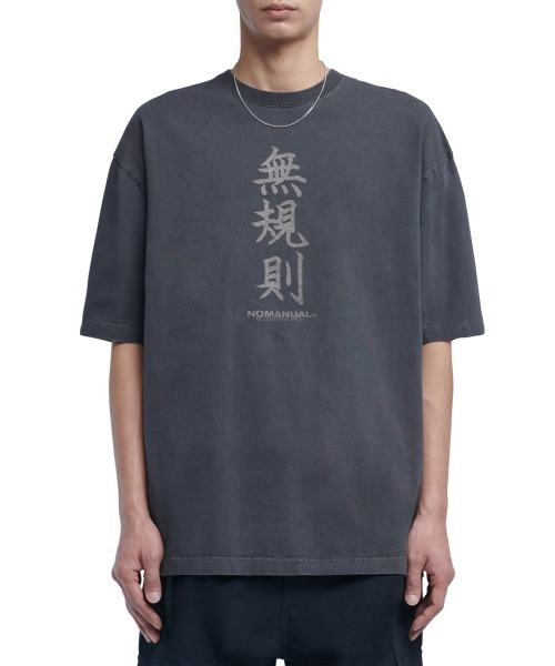 ★送料・関税込★NOMANUAL★BACKPACK T-SHIRT★Tシャツ★ NOMANUAL(ノーマニュアル) Tシャツ・カットソー(メンズ) - 海外