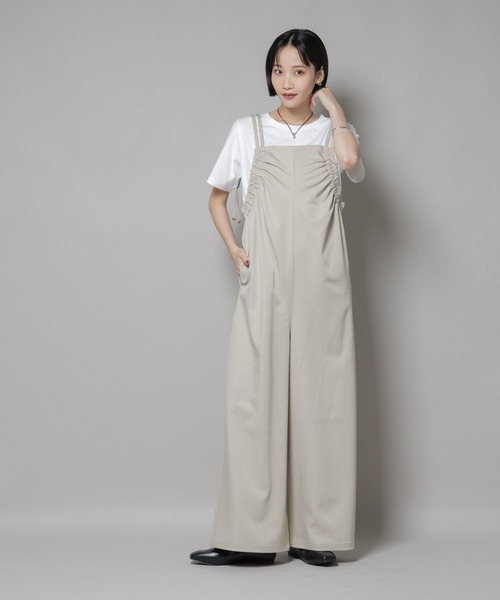 NANO universe(ナノユニバース)の「ギャザーデザインサロペットパンツ(サロペット/オーバーオール・レディース・ブラック/ライトベージュ/モカ・FREE)」の3枚目の写真