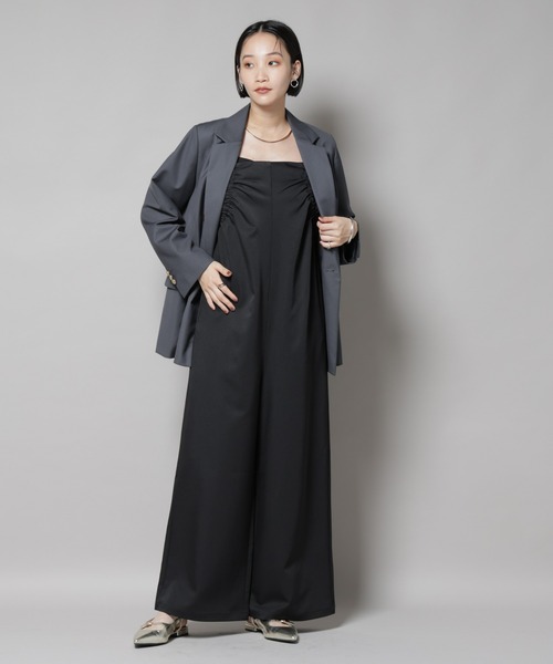 NANO universe(ナノユニバース)の「ギャザーデザインサロペットパンツ(サロペット/オーバーオール・レディース・ブラック/ライトベージュ/モカ・FREE)」の1枚目の写真