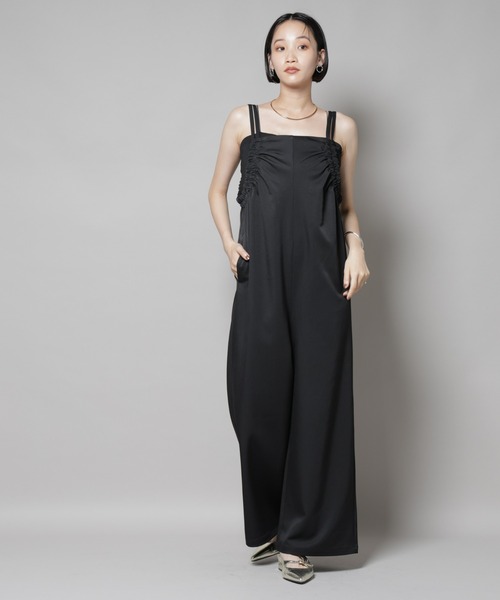 NANO universe(ナノユニバース)の「ギャザーデザインサロペットパンツ(サロペット/オーバーオール・レディース・ブラック/ライトベージュ/モカ・FREE)」の11枚目の写真