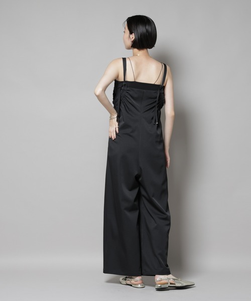 NANO universe(ナノユニバース)の「ギャザーデザインサロペットパンツ(サロペット/オーバーオール・レディース・ブラック/ライトベージュ/モカ・FREE)」の13枚目の写真