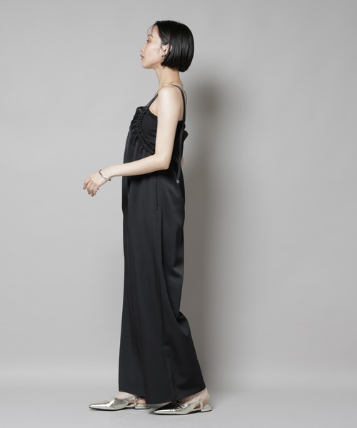 NANO universe(ナノユニバース)の「ギャザーデザインサロペットパンツ(サロペット/オーバーオール・レディース・ブラック/ライトベージュ/モカ・FREE)」の14枚目の写真