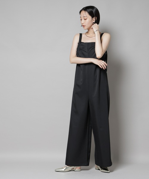 NANO universe(ナノユニバース)の「ギャザーデザインサロペットパンツ(サロペット/オーバーオール・レディース・ブラック/ライトベージュ/モカ・FREE)」の15枚目の写真