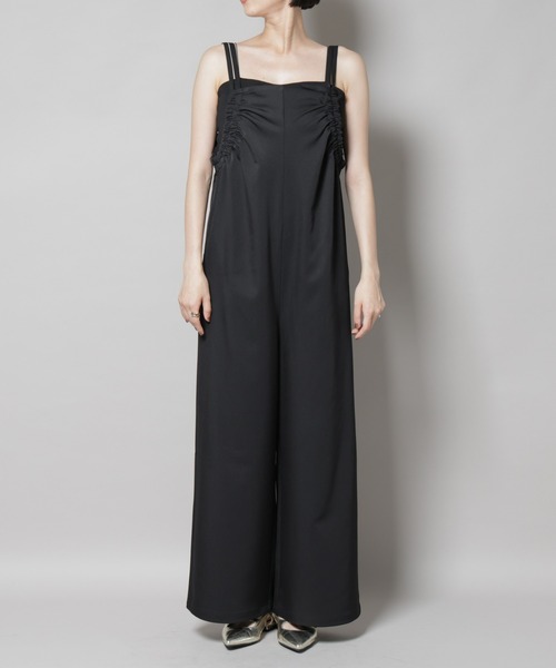 NANO universe(ナノユニバース)の「ギャザーデザインサロペットパンツ(サロペット/オーバーオール・レディース・ブラック/ライトベージュ/モカ・FREE)」の16枚目の写真