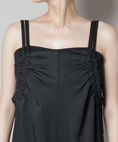 NANO universe(ナノユニバース)の「ギャザーデザインサロペットパンツ(サロペット/オーバーオール・レディース・ブラック/ライトベージュ/モカ・FREE)」の8枚目の写真