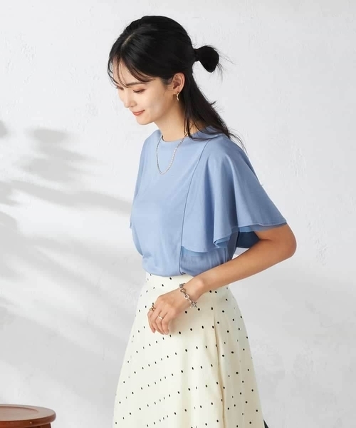 a.v.v(アーヴェヴェ)の「【接触冷感/UVカット/吸水速乾】チュールラッフルスリーブカットソー(Tシャツ/カットソー・レディース・ダークインディゴブルー/グレー系その他/ブラック・34/36/38/40/42)」の5枚目の写真